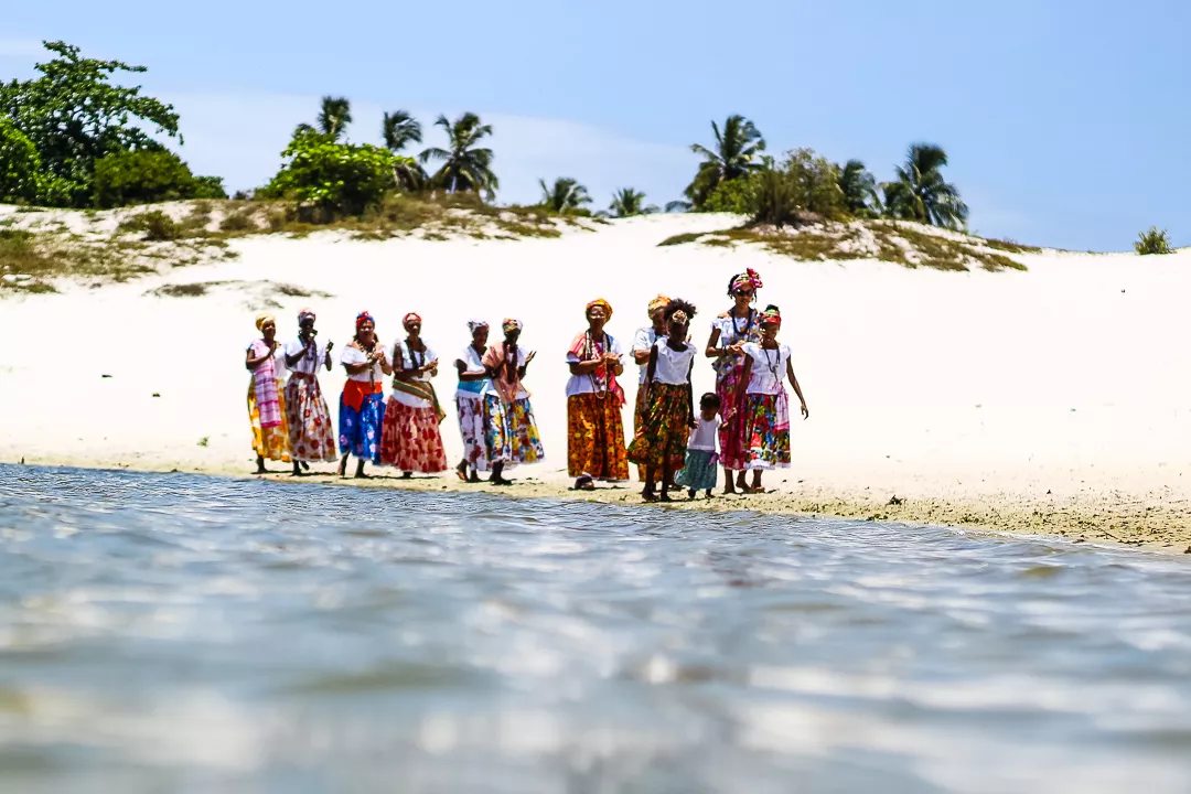 Ganhadeiras de Itapuã na Lagoa do Abaeté. Foto: Amanda Oliveira
