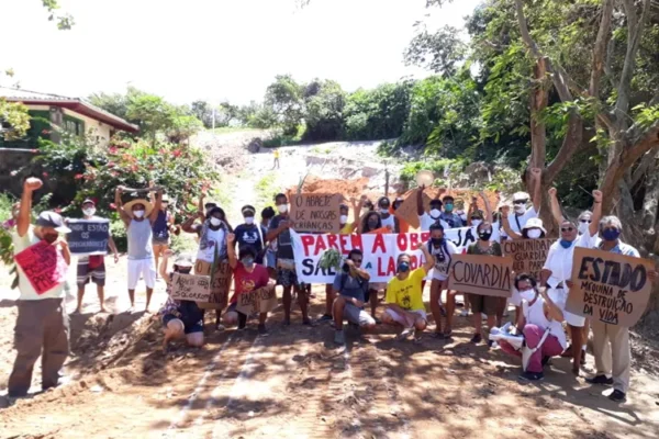 Protesto de moradores contra a Estação Elevatória de Esgoto (EEE). Foto: Reprodução